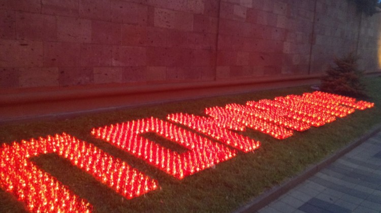 Андрей Зайцев вместе с Натальей Назаренко и Михаилом Джурило почтили память жертв Бесланской трагедии