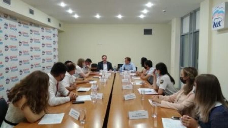 Член СПЧ Александр Брод провел встречу с волонтерами и гражданскими активистами Сочи