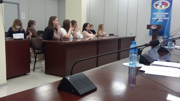 Заместитель председателя Совета Ольга Малахова выступила перед молодыми избирателями