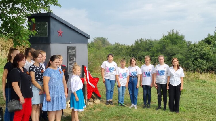 Альбина Мащенко почтила память солдат погибших под Радищево