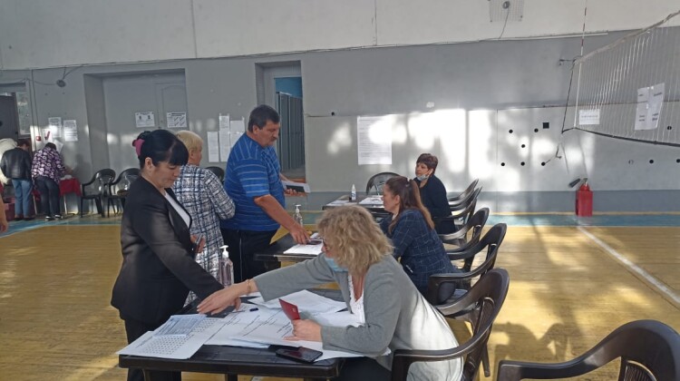 Члены Совета следили за ходом голосования в Тихорецком районе