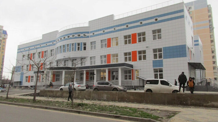 В Краснодаре достроили детскую поликлинику в микрорайоне Гидростроителей