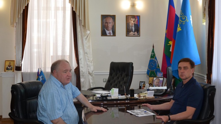 Член Совета Павел Снаксарёв встретился с главой Кавказского района