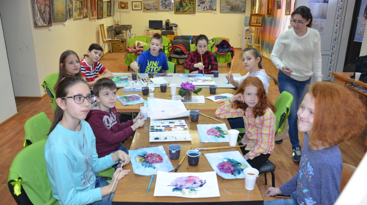 Общественное движение «Содружество» пригласило детей на мастер-класс художника Ольги Ратиевой