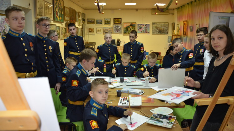 Кадеты Президентского кадетского училища нарисовали салют в честь Дня Победы 