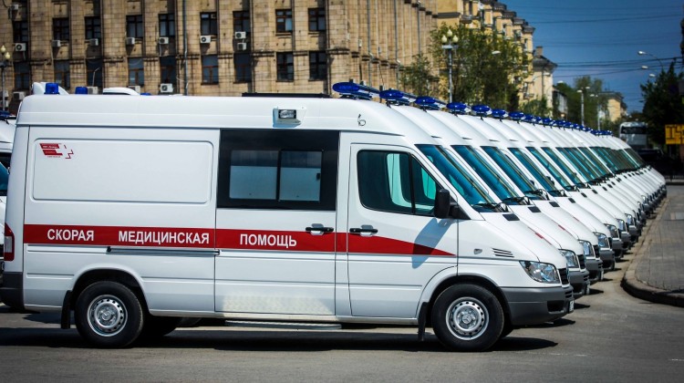 В муниципалитеты Кубани передали 11 автомобилей скорой помощи