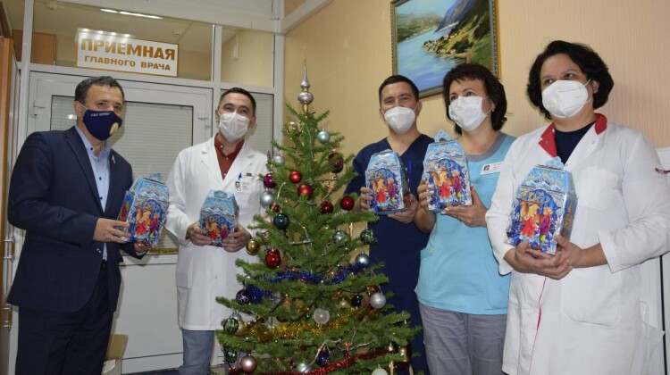 Дети врачей получили подарки от Российского детского фонда