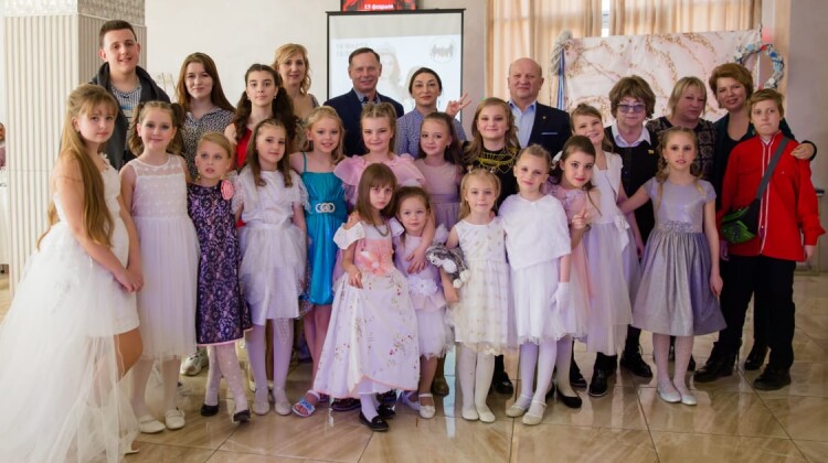 Центр поддержки семьи и детства «Единство» провёл V конкурс «Мисс и маленькая мисс – 2021»