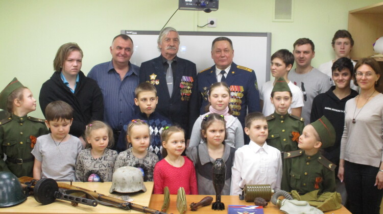 Ветераны провели урок мужества для воспитанников Рождественского центра помощи детям, оставшимся без попечения родителей