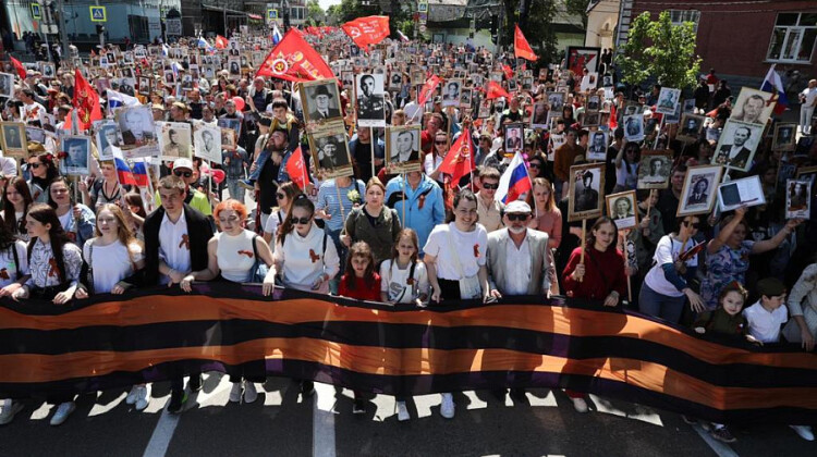 Более 700 тысяч жителей Кубани приняли участие в шествии «Бессмертного полка