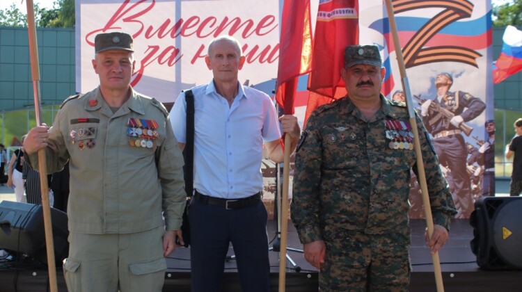 Член Совета Андрей Рощин принял участие в митинге в поддержку Российской армии и президента