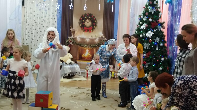 Отделение российского детского фонда побывало на утреннике в детском саду Краснодара