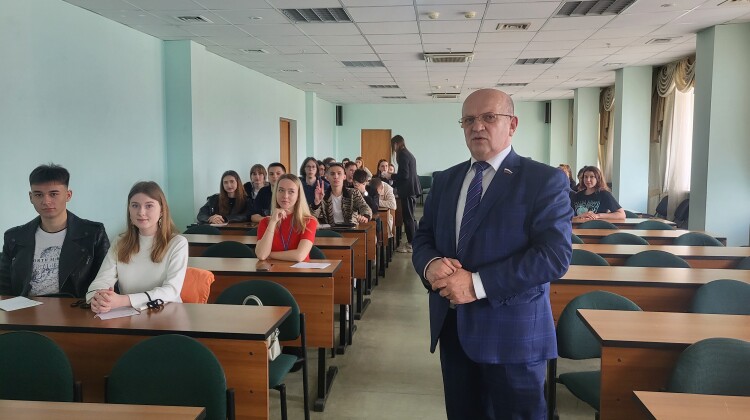 Заместитель председателя Совета Станислав Бабин провел курс занятий для студентов Финансового Университета при Правительстве РФ