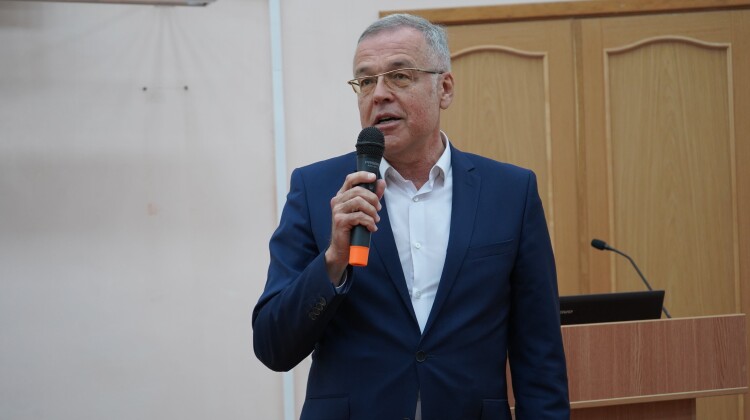 Советник Губернатора Андрей Зайцев открыл форум “Знание. Карьера”