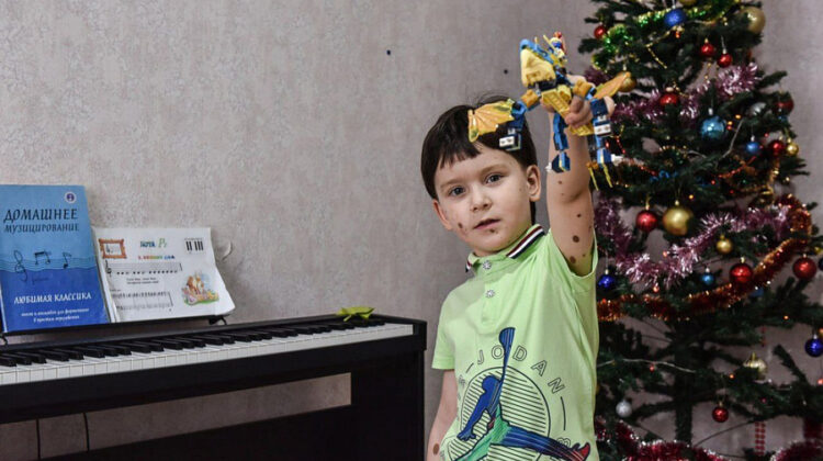 Ребенок из Краснодара получил новогодний подарок от губернатора