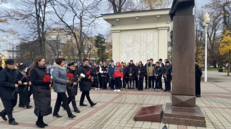 Александр Бабсков выступил на церемонии возложения цветов в сквере им.Жукова