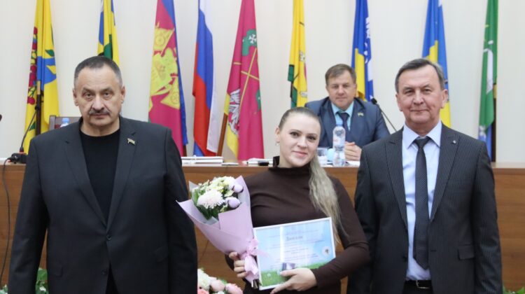 Общественную награду получили волонтеры Выселковского района