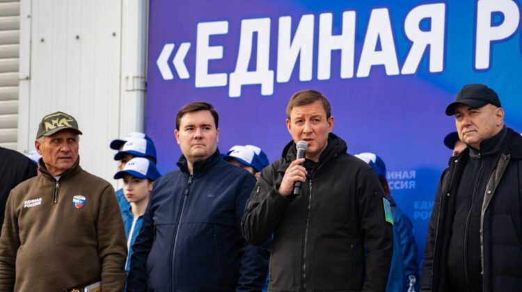 Первый зампред Совета Федерации Андрей Турчак принял участие в передаче спецтехники для СВО из Краснодарского края