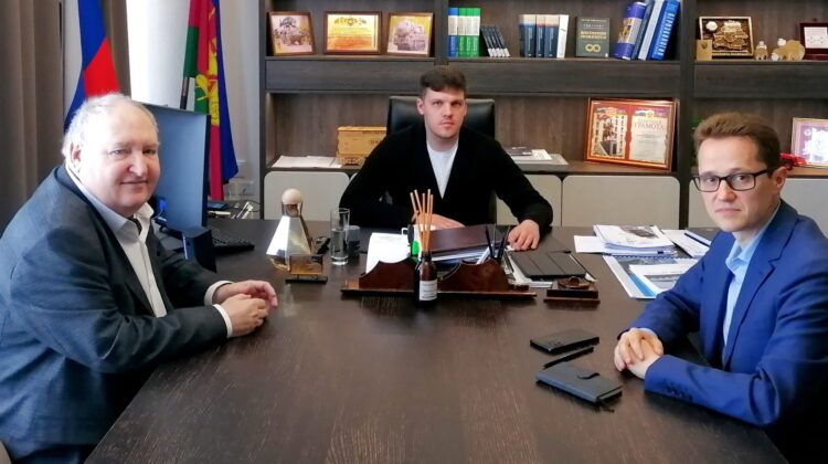 Павел Снаксарев на встрече с министром промполитики Кубани обсудил вопросы подготовки будущих кадров